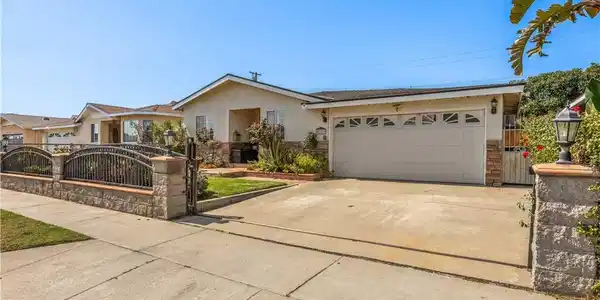 513 W 224th