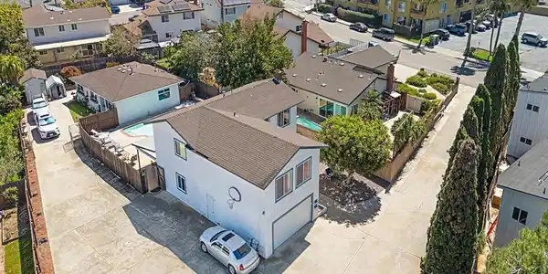 5676 Chateau Dr