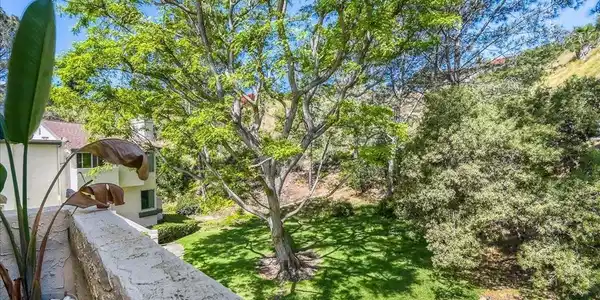 1262 River Glen Row