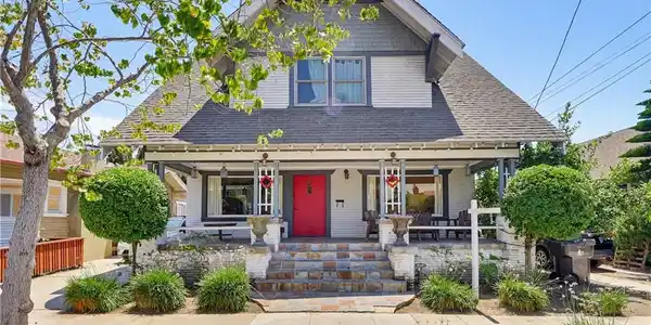 1130 E Appleton