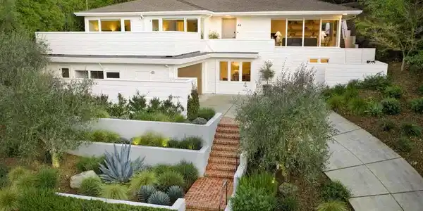 44 La Salle Ave.