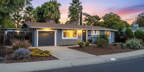 2207 Channing Ct