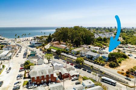 102 W Cliff Drive