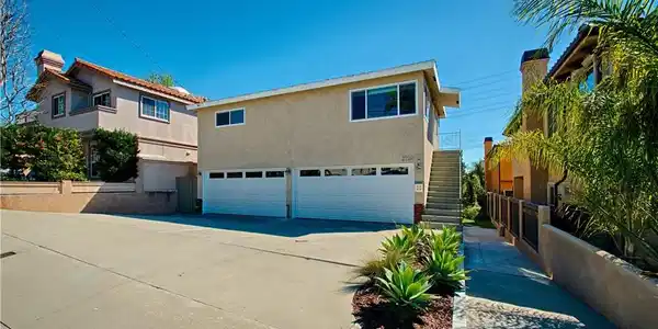2720 27201/2 Carnegie Lane