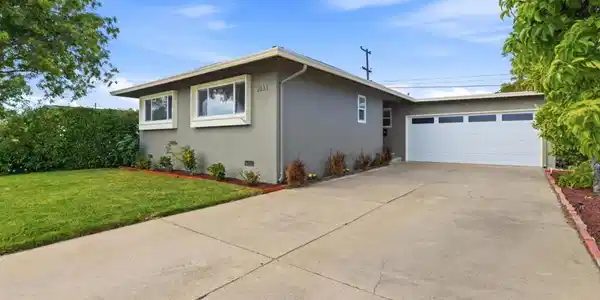 2633 Foster Street