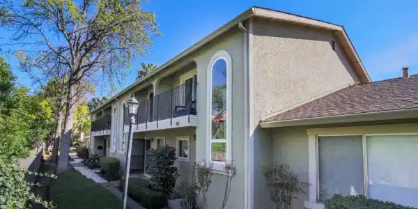 61 Meadowbrook Cir