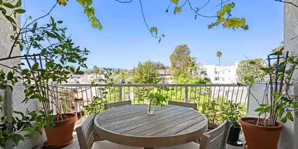 11918 Kiowa Avenue