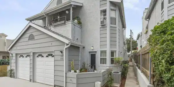 976 Sapphire Street