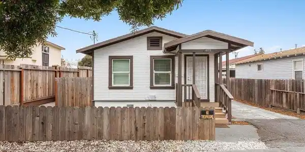 409 Foothill Blvd