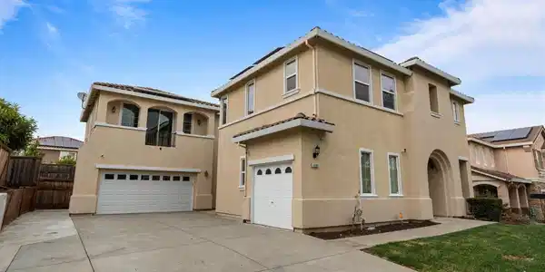 4990 Ridgefield Cir