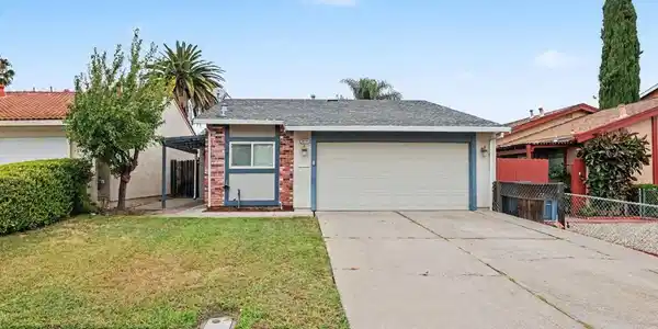 2416 Redwood Dr