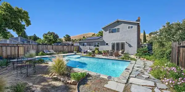 2458 Grimsby Dr