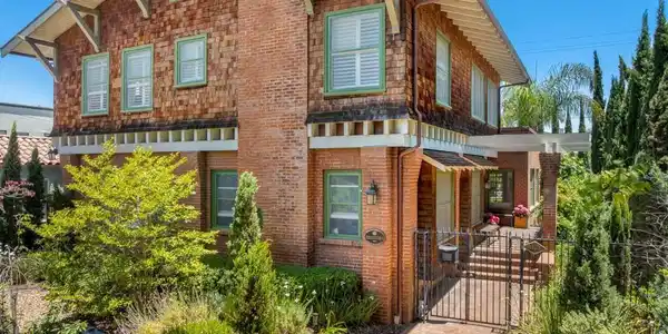 3565 3rd Ave