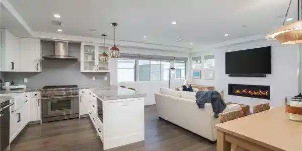 714 1/2 Iris Avenue