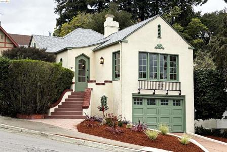741 Grosvenor Pl
