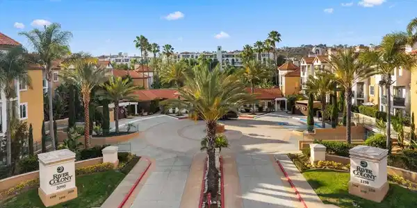 2250 Camino de la Reina