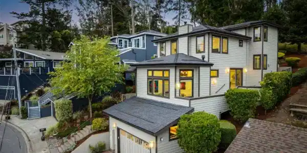 374 El Granada Boulevard