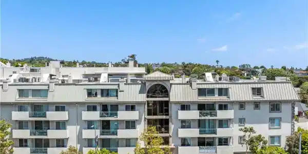 390 S Sepulveda