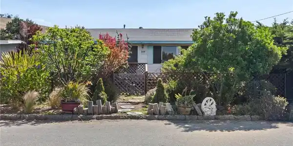 2710 Elm Avenue