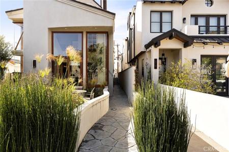 517 1/2 Larkspur