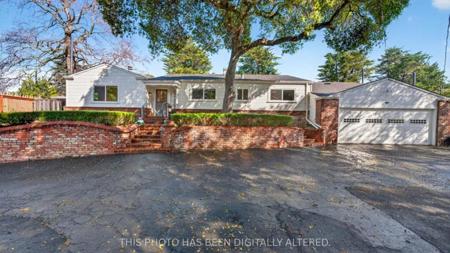 69 Hollins Drive