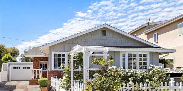 232 W Mariposa