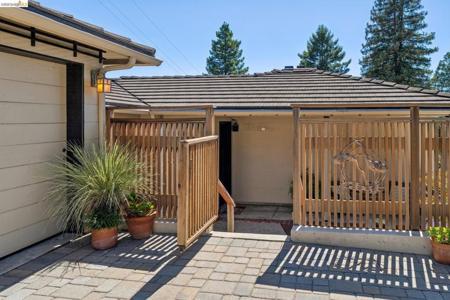 98 Fairlawn Dr
