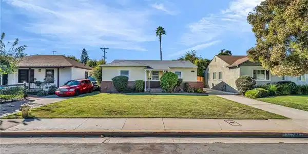 8711 8711 Lilienthal Avenue