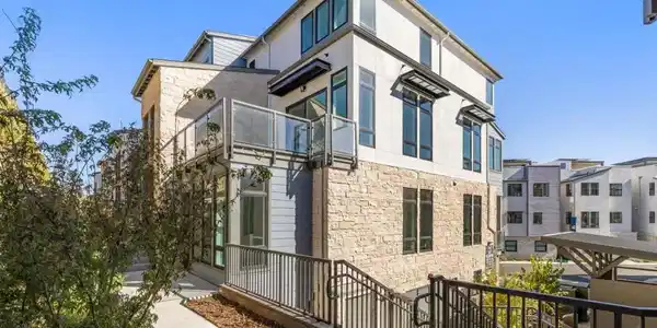 2425 Willow Way