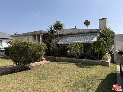 2816 S Bentley Avenue