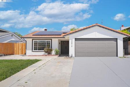 32419 Woodland Dr