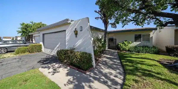 3902 N Vista Campana