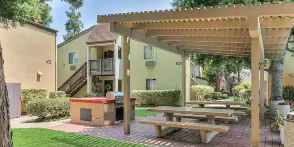 7932 Mission Center