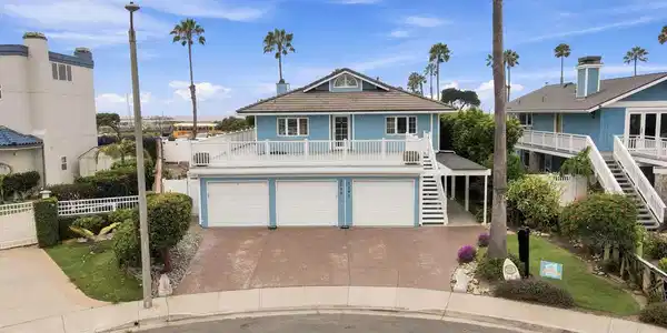 3089 Bayshore Avenue
