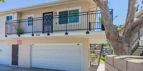2611 Anchor Avenue