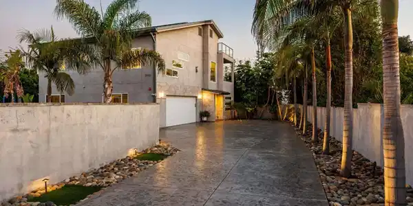 2743 Mesa Dr