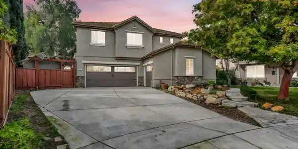 10 10 Kali Ct