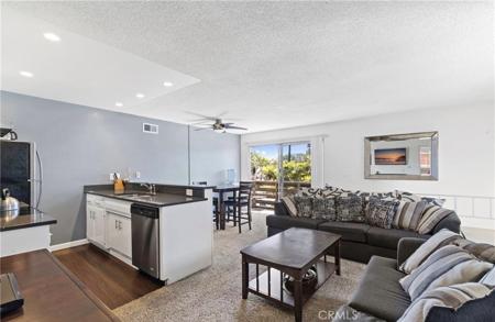 3206 W Balboa Boulevard