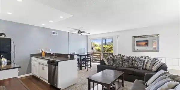 3206 W Balboa Boulevard