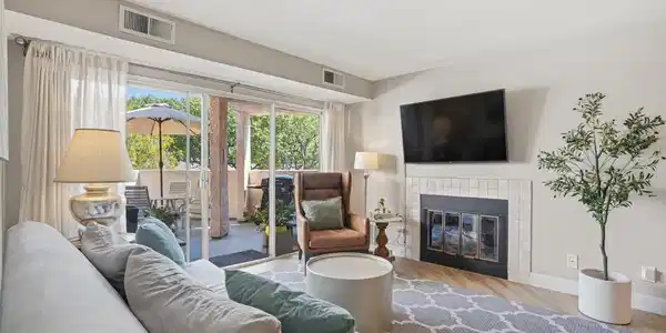 7228 Camino Degrazia