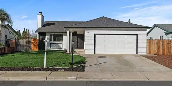 620 620 Almond Dr