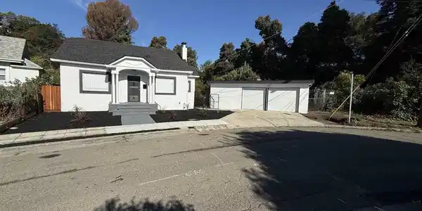 2106 Woodbine Ave