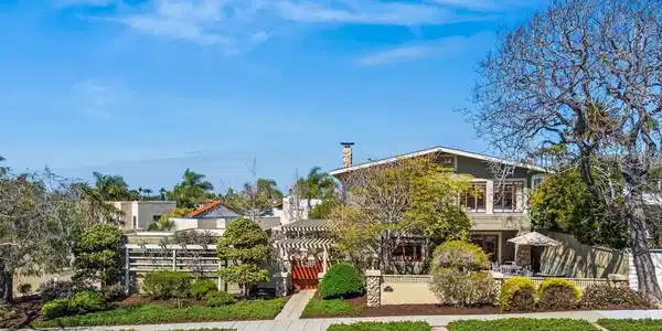 2124 Sunset Blvd