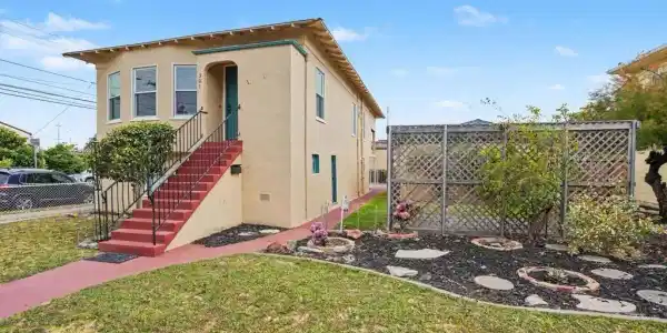 301 Lincoln Ave