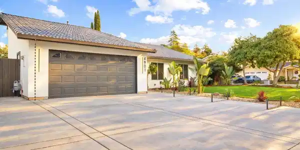 4901 Avenida De Carmen