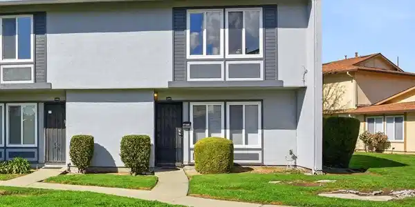 34597 Bluestone Cmn
