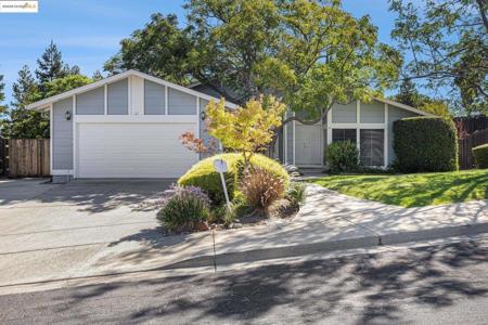 2333 Camelback Dr