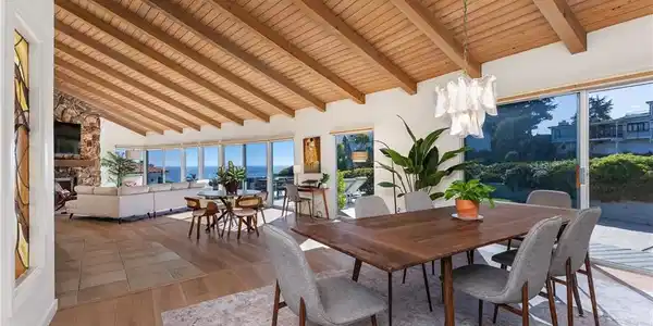 504 Avenida La Costa