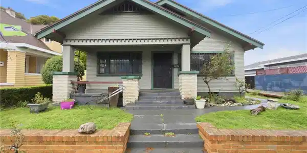225 W 12th