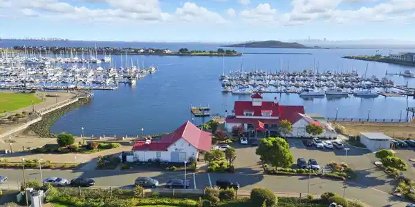 160 Schooner Ct
